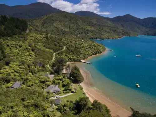 Mahana Lodge