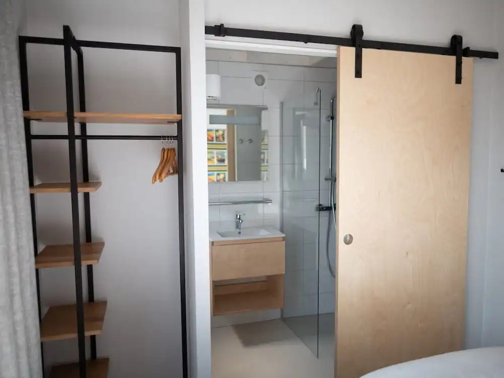 Modern Lodge With 2 Bathrooms, Near the Beach