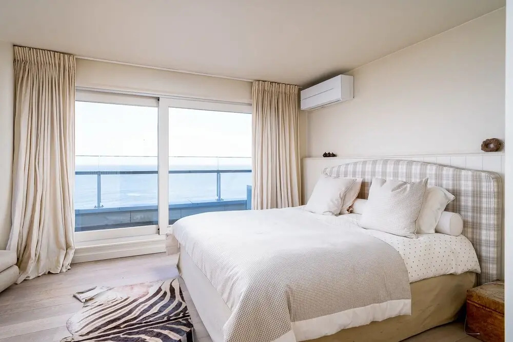 Stunning Penthouse With Free Parking and sea View