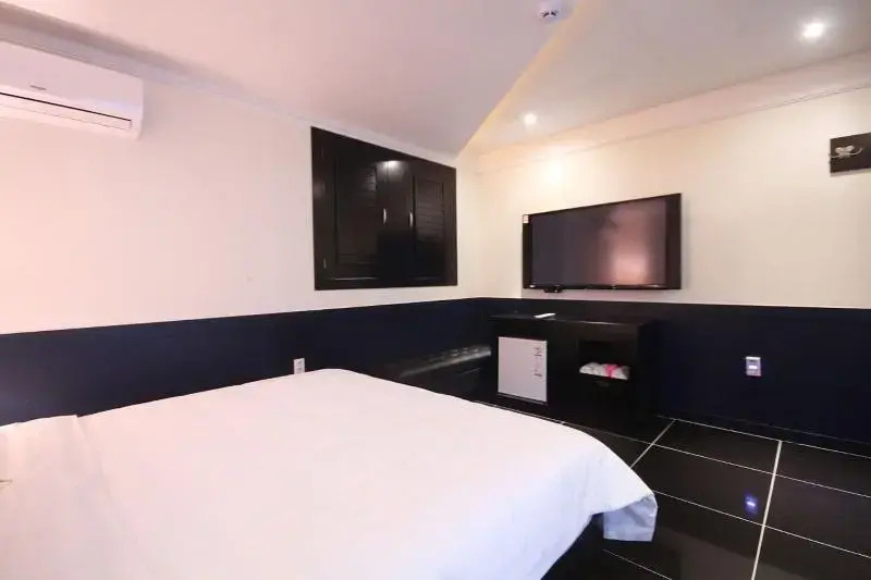 Gimje Q Drive Self Check-in Motel