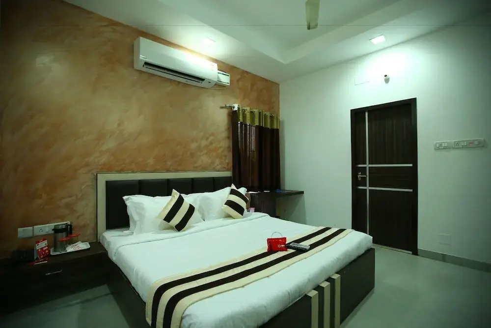 OYO 2282 Apartment Velachery