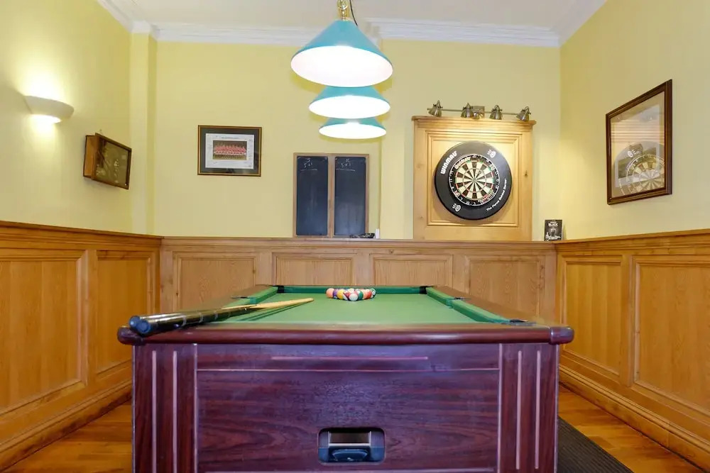 Greyhound Hotel