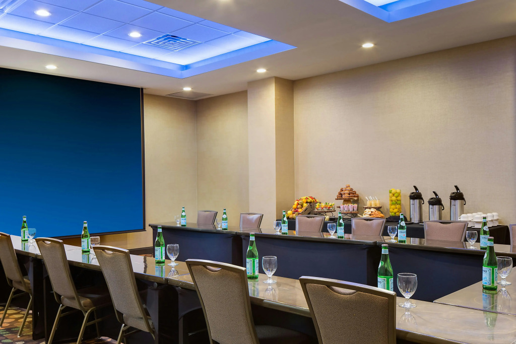 Embassy Suites by Hilton Dallas-Love Field