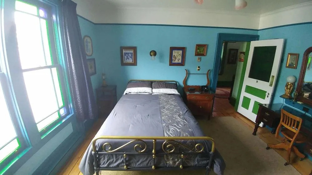 Gower Manor Historic Bed & Breakfast