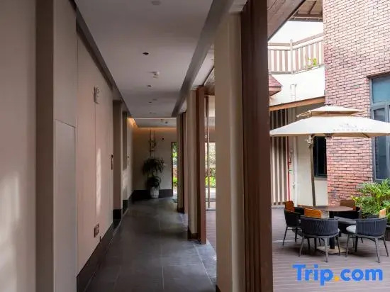 Longjiang Years Hot Spring Hotel