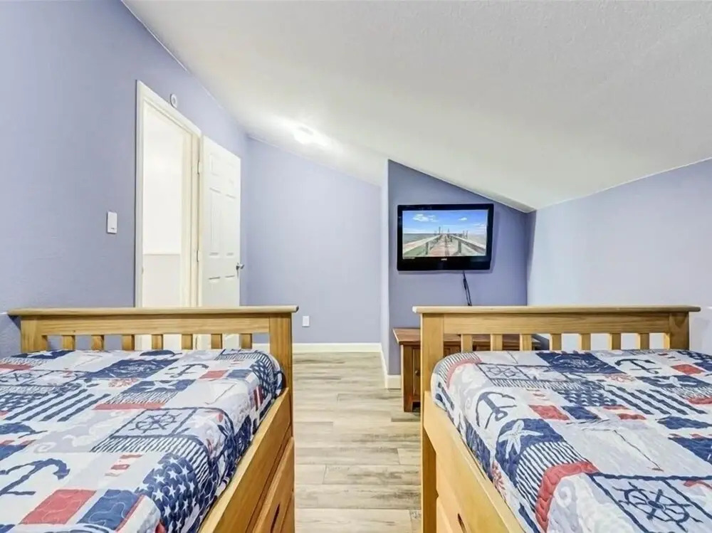 Sunset Breeze 3 Bedroom Condo by RedAwning