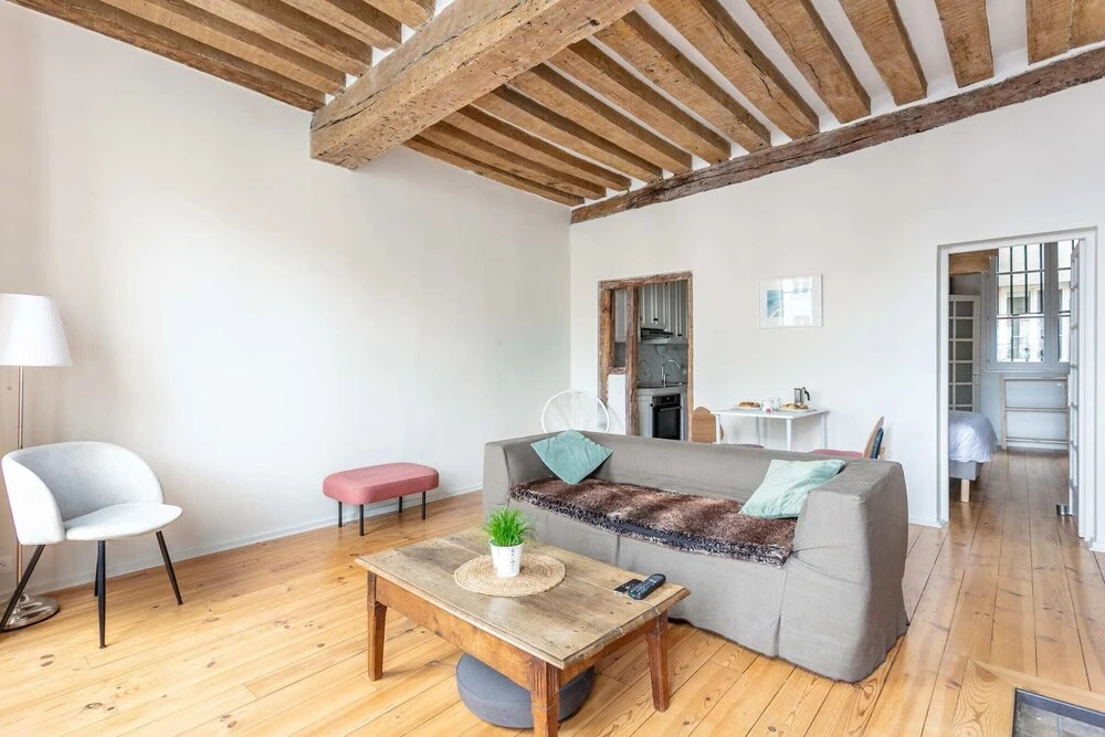 Bright 1-bedroom Flat, 2min From Saint-paul Metro