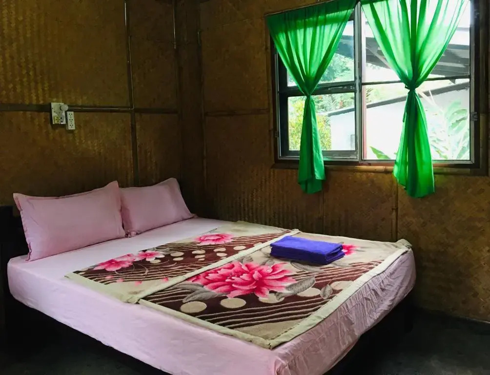 Golden Hut -Chill Bungalows in town黄金泰式传统独栋小屋