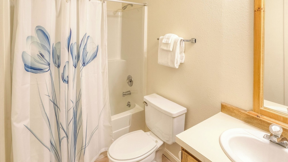 Cimarron Lodge 50 by Avantstay Ski-in/ski-out Property in Complex w/ Two Hot Tubs!