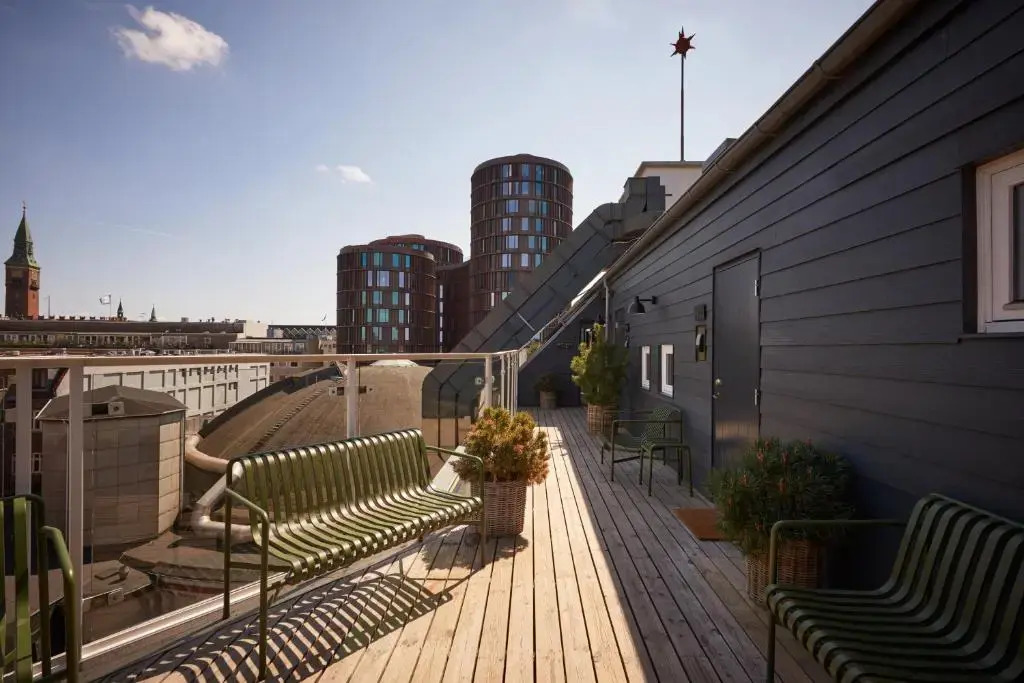 Hypernym Hotel & Suites