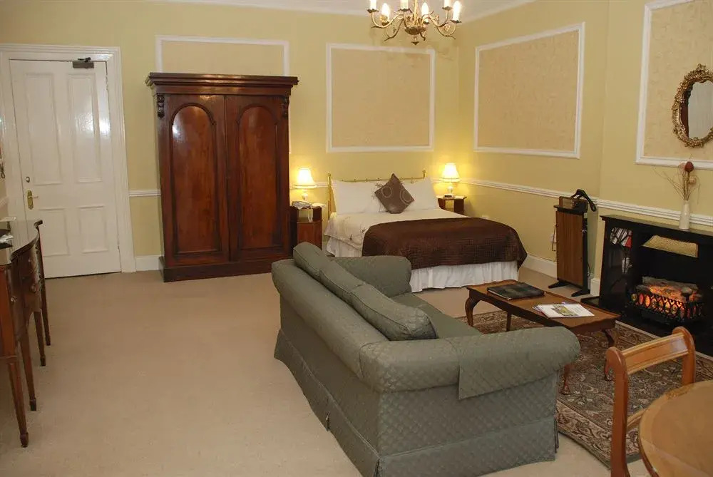 The Whitehouse Apartments