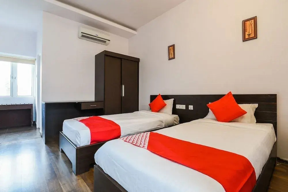 Green City Club by OYO Rooms
