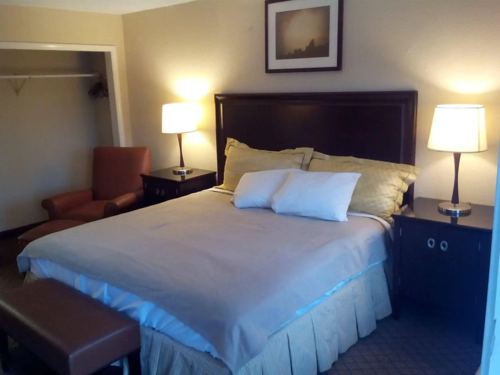 Travel Inn & Suites