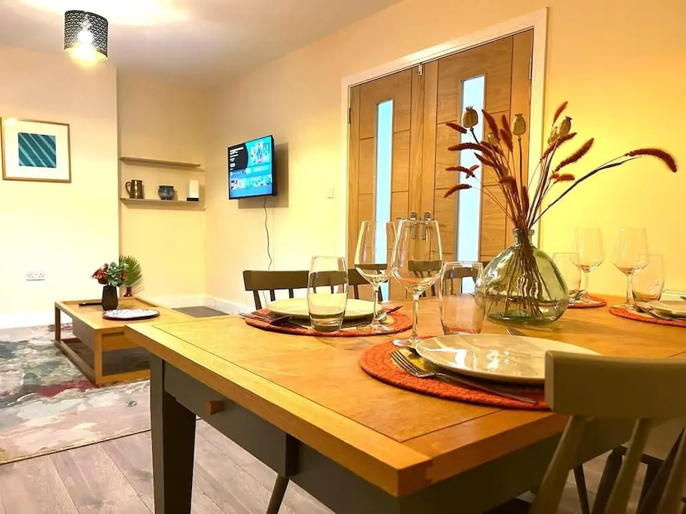 Spacious 2BR Flat Summertown Sleeps 7 5 Star