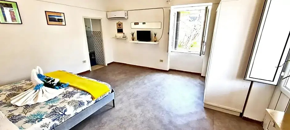 Luna Caprese Room