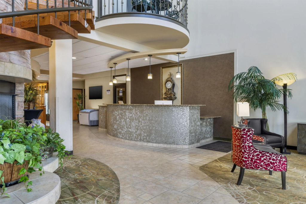 Best Western Plus Swiss Chalet Hotel & Suites