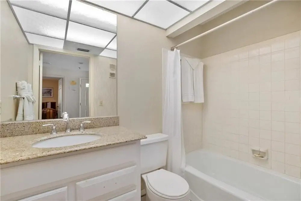 Sea Breeze 401 New! Amazing Beach Front/walk to John's Pass!