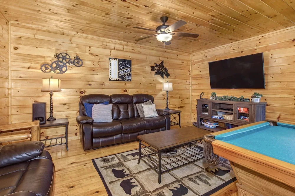 Hidden Haven Log Cabin w/ Private Hot Tub