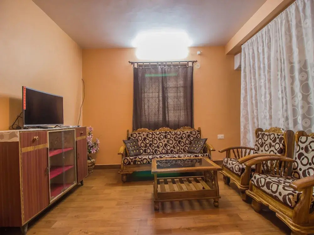 OYO 12197 Home Colourful Studio
