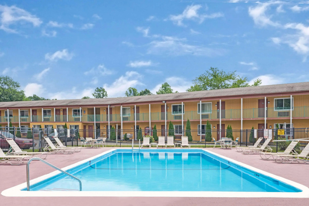 Days Inn and Conference Center Branford