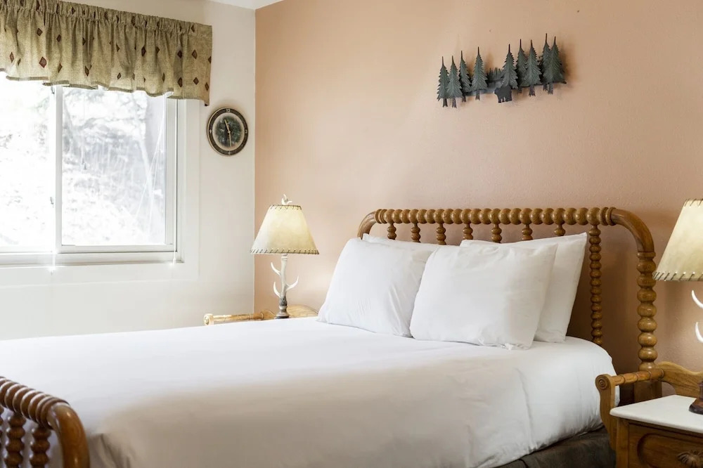 Snow Flower 136 1 Bedroom Condo by RedAwning