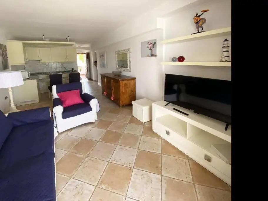 Close to beach with pool & sea views 209