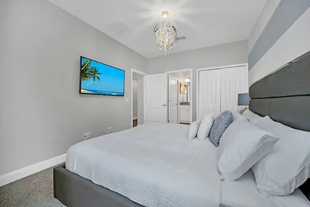Vibrant Townhome w Private Pool, near Disney