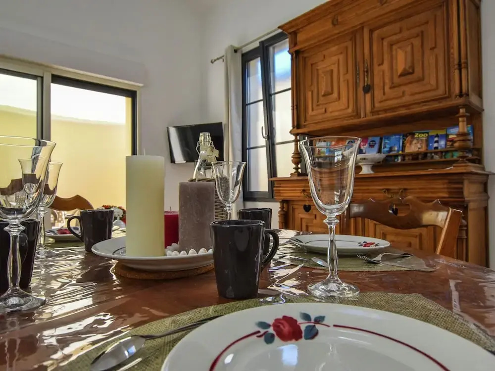 Romantic City House With Private Terrace and 15 min From the Beach