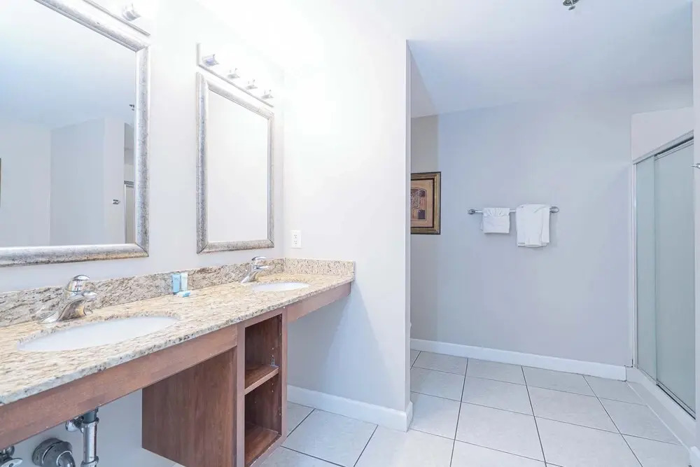 Beachfront Haven 2 BDR Kid-friendly Resort!