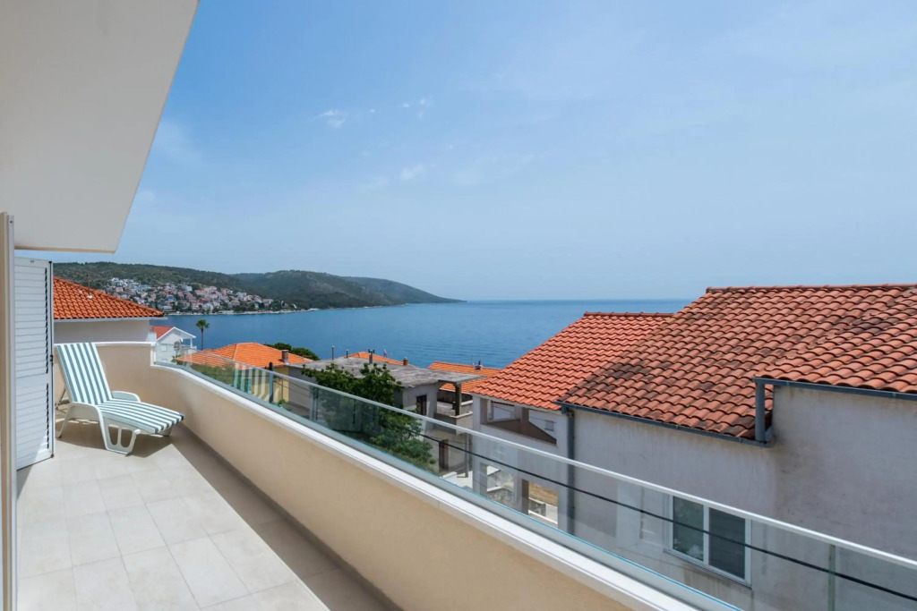 Spacious Modern Apartment Miljak - 1min to the beach