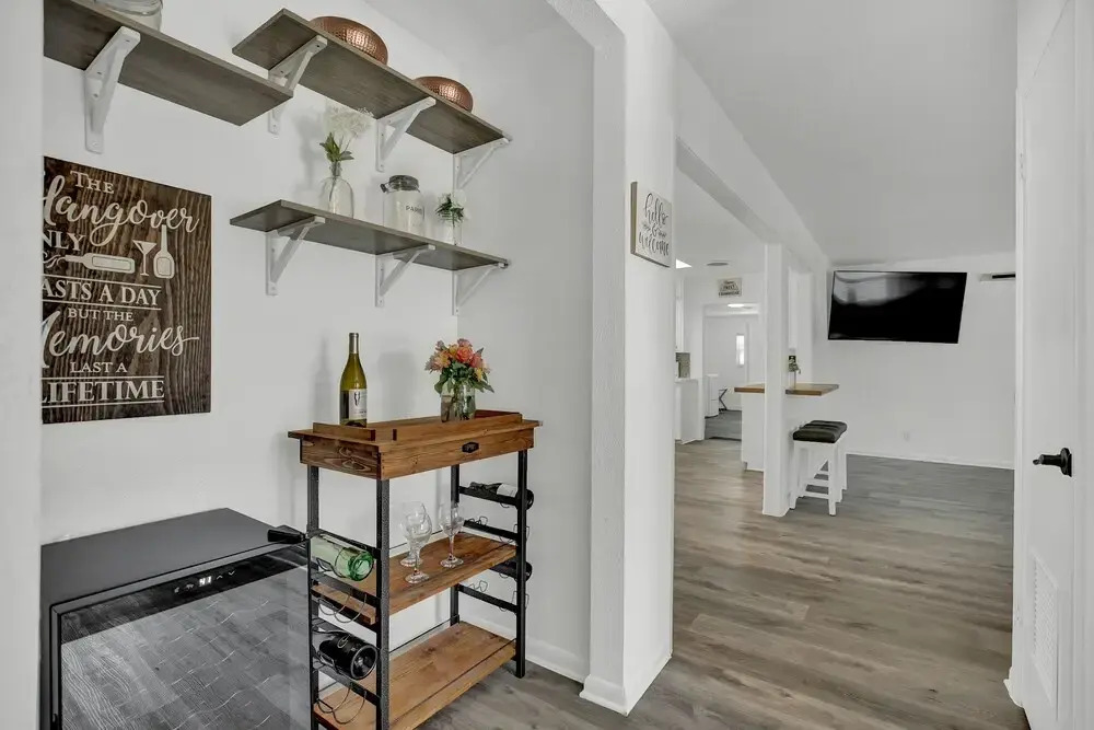 New! Charming House w/ Hot Tub, Grill & Pool Table
