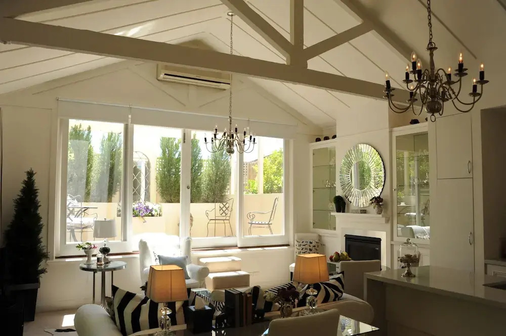Andre's Mews Luxury Serviced Apartments