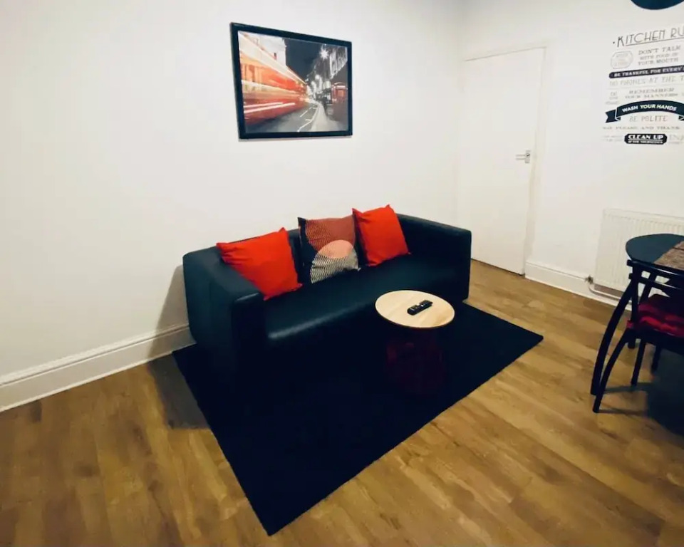 Spacious Four Bedroom Home, 3 Bathrooms - Coventry