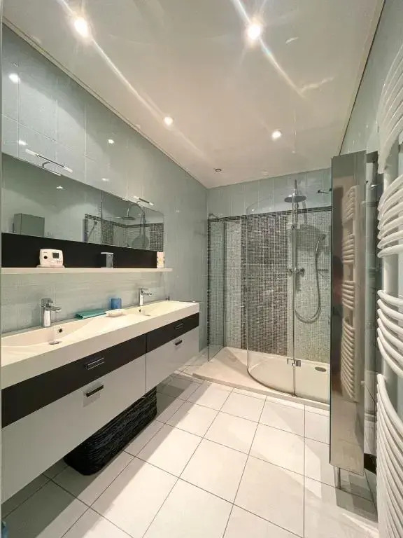 Beautiful House in residence on Mandelieu with SWIMMING POOL access