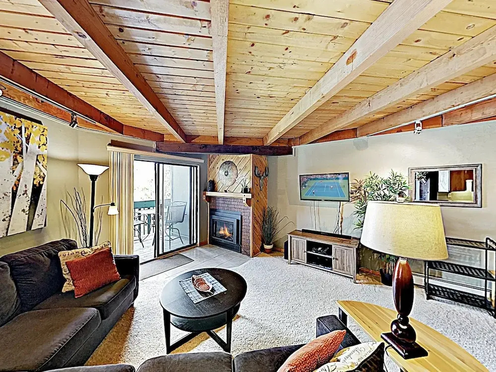 4400 Silverthorne - 2 Br Condo