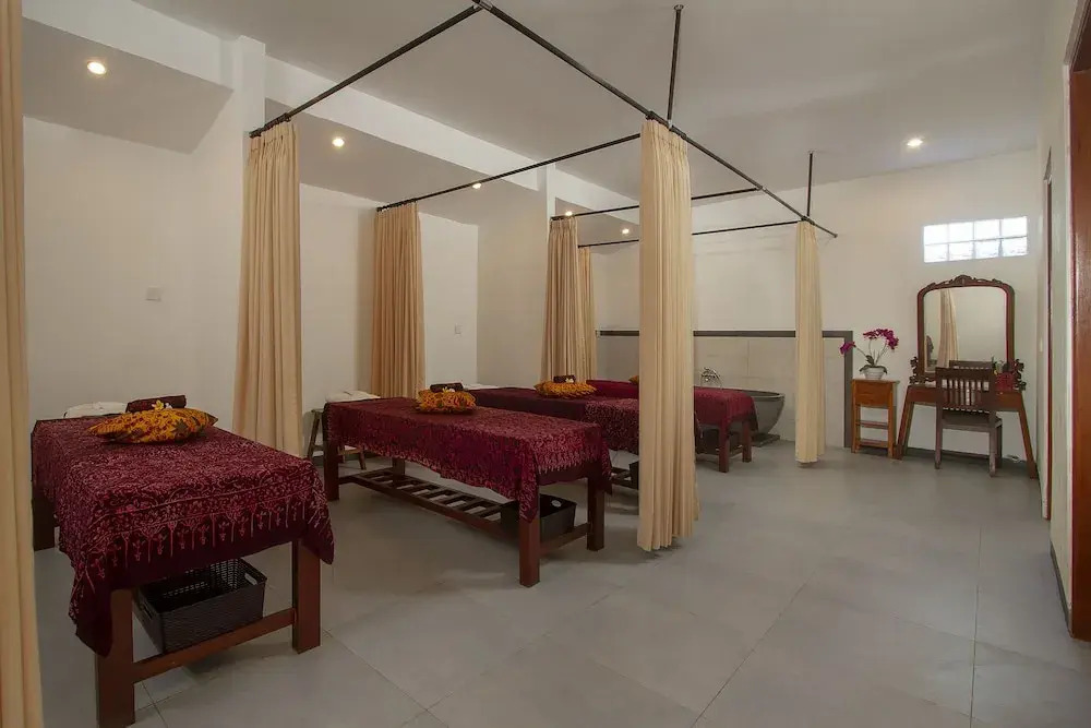 Tapa Bale Gede Nusa Lembongan