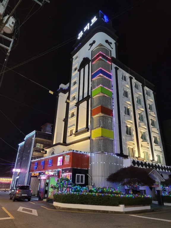 Cupid Motel