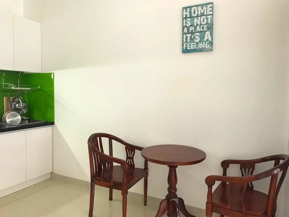 Smiley Apartment 10
