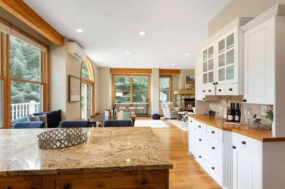 405 Greenway Circle 4 Bedroom Home by RedAwning