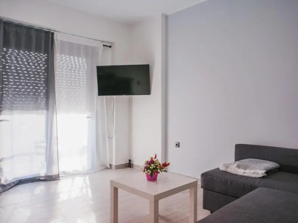 ChriLenia Apartments2