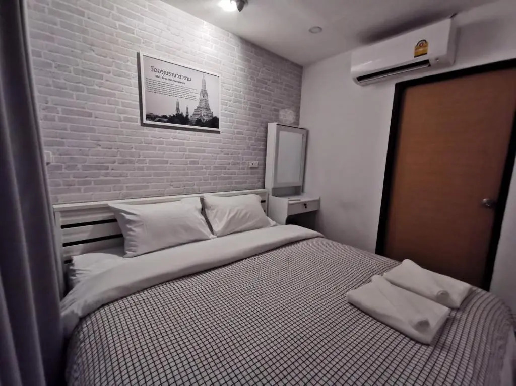 White House Hostel