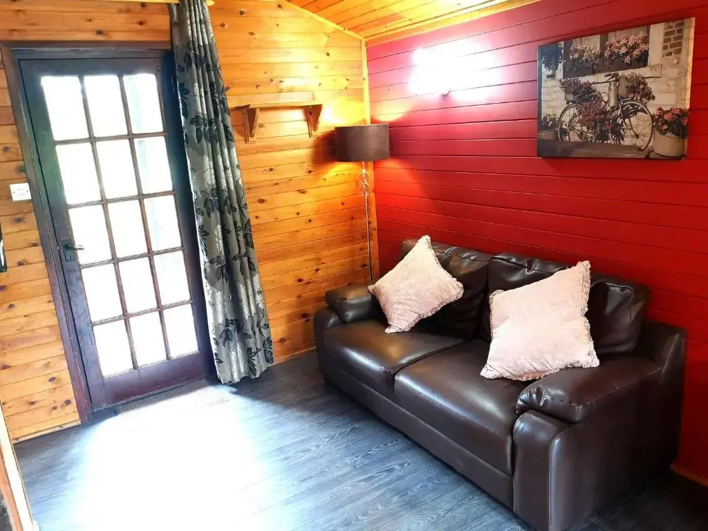 Otter 2 Lodge - Private Hot Tub- Dog Friendly - Wiltshire-Bristol