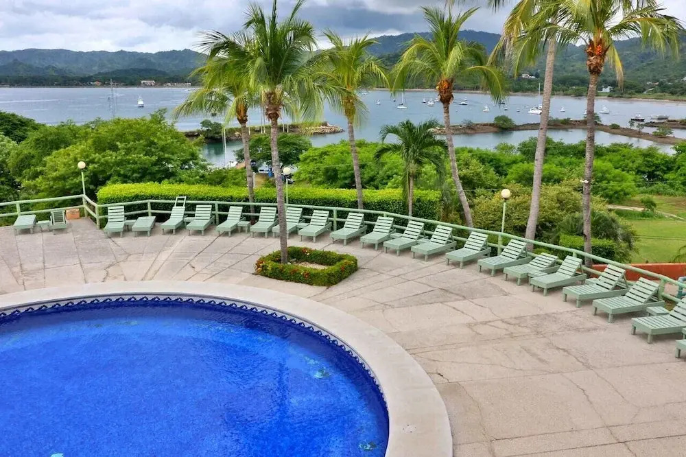 2-bedroom Beachfront Condo With Pool