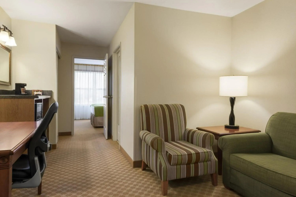 Country Inn & Suites by Radisson, Peoria North, IL