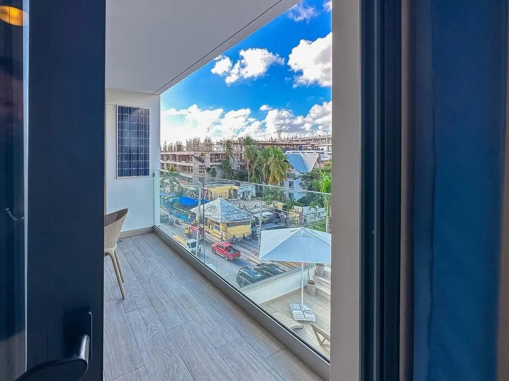 Modern Luxury Condo Close to the Beach