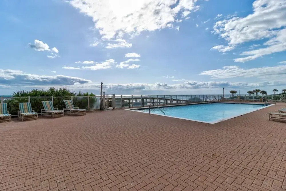 Elegant Oceanfront Pool Hot Tub at Sanibel Condos