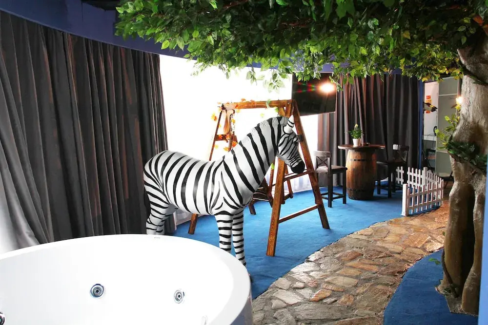 Luoyang Provence Theme Hotel
