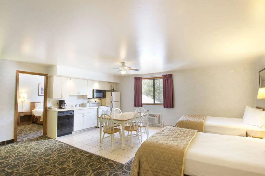 Glenwood Springs Cedar Lodge