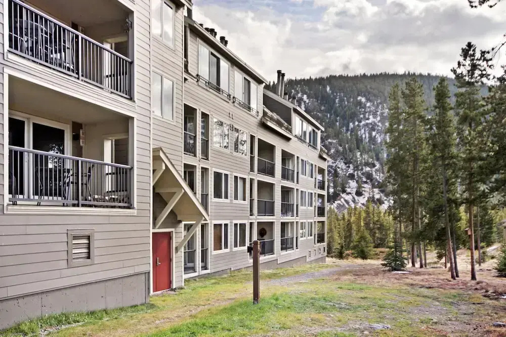 2130 The Pines 1 Bedroom Condo by RedAwning