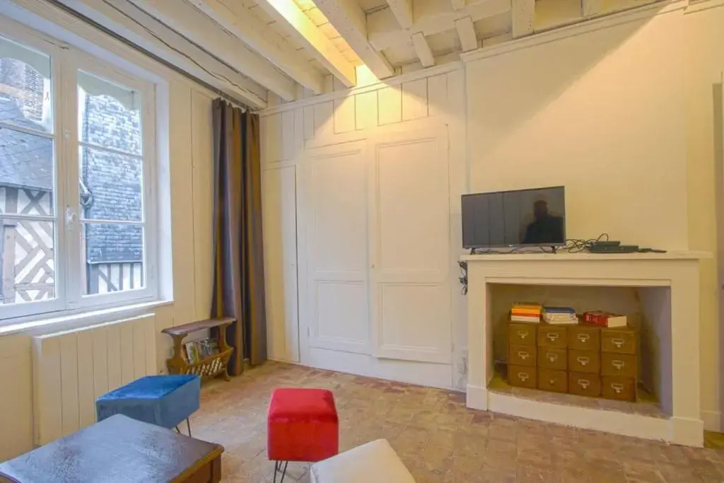 34 Notre Dame - PRETTY TRIPLEX HOUSE IN HONFLEUR-NEAR THE OLD PORT